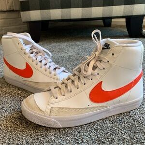 EUC Nike Blazers Youth 6.5/ Women’s 8